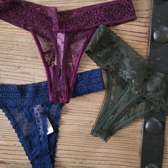 Victoria's Secret Lace Thong Bundle S New 3 pieces - Picture 5 of 5